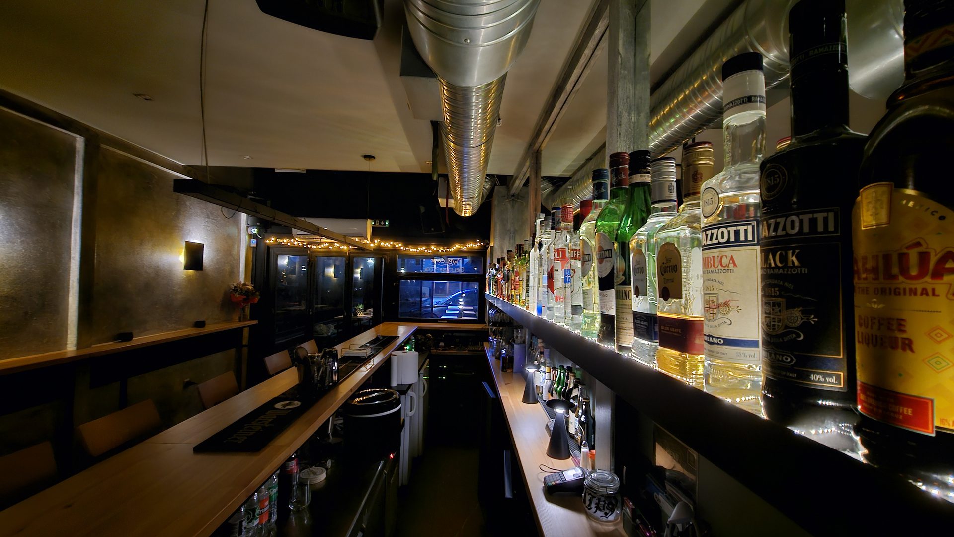 Topan Bar Glyfada - Craft cocktails and nightlife atmosphere